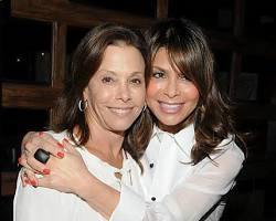 Image of Paula Abdul with her parents and sister
