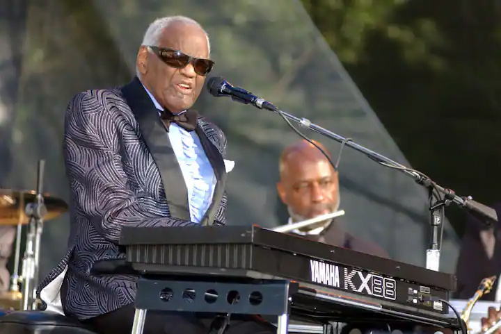 How many wives did Ray Charles had in his lifetime?